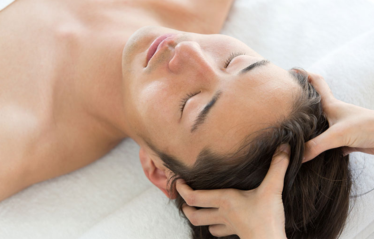 Xoa bóp bấm huyệt điều trị thiếu máu cục bộ mạn tính (Huyễn vựng; Đầu thống; Kiện vong)